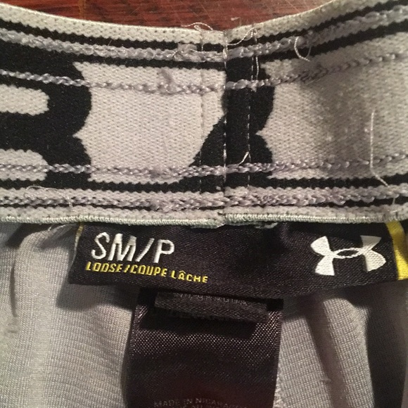 Underarmour Men’s Short size: Small, Grey/red - Picture 4 of 4